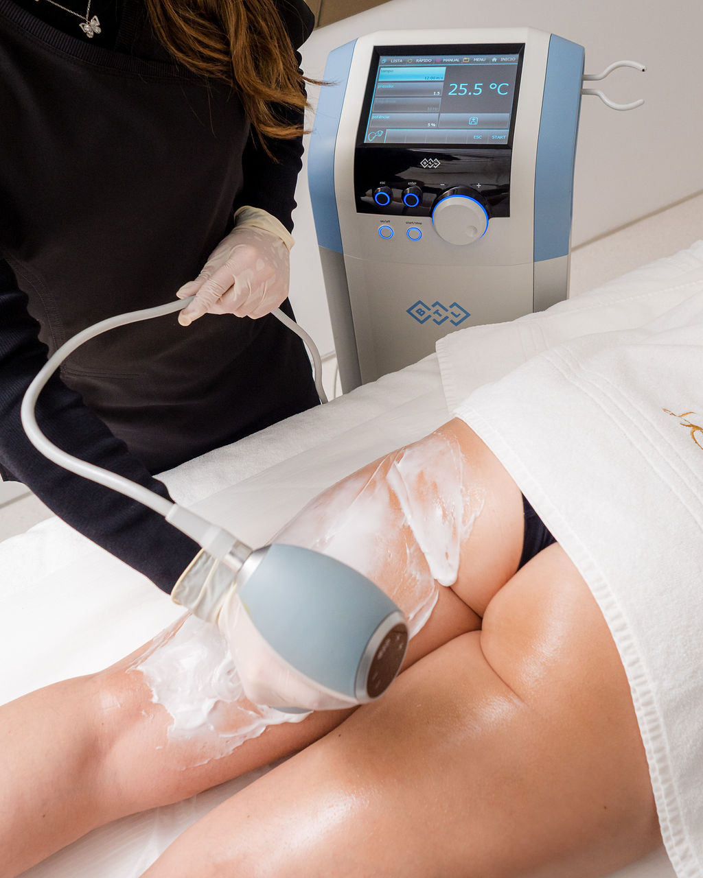 EMTONE cellulite treatment session using thermal and mechanical energy
