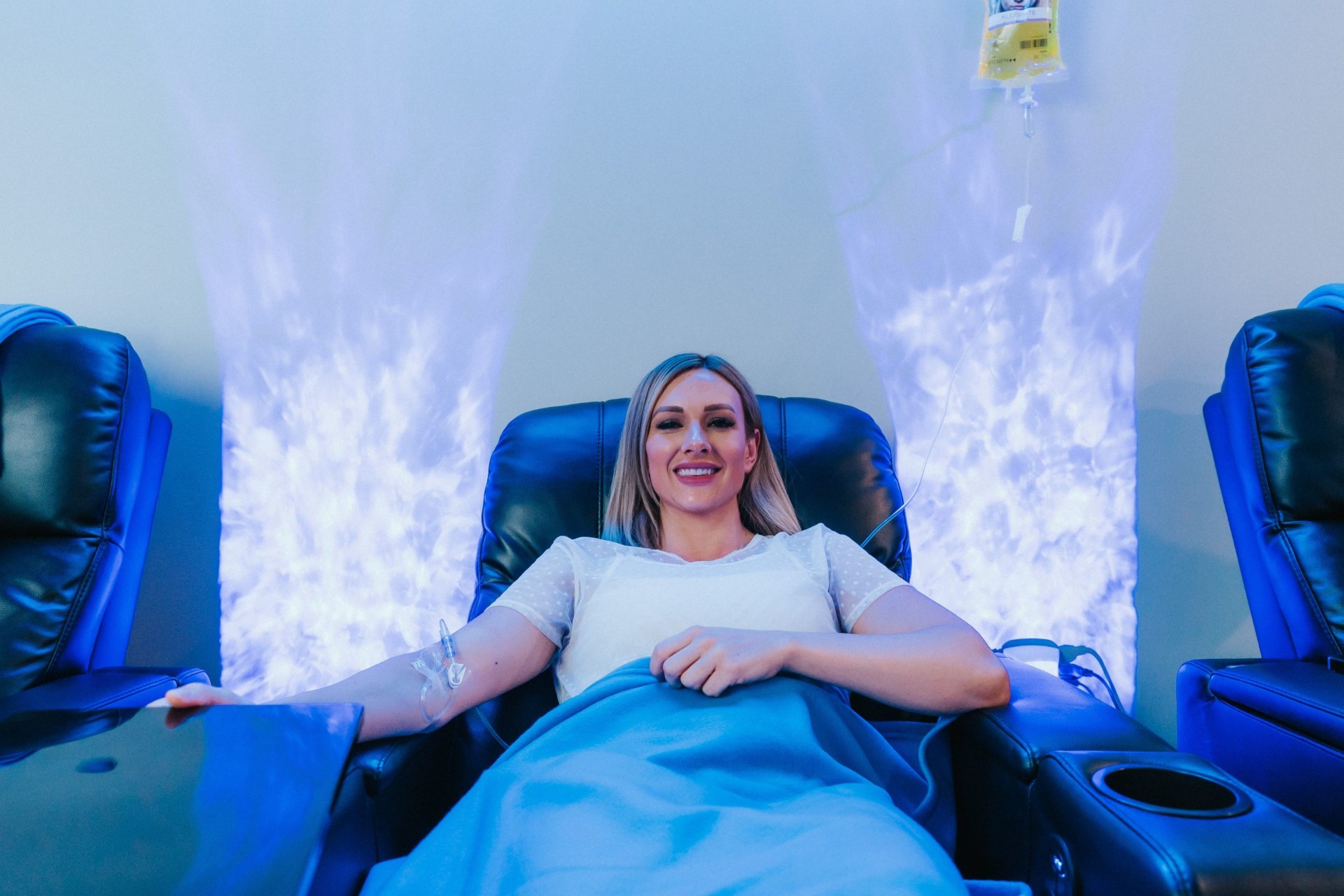 iCRYO Port St. Lucie guest relaxing during an IV drip