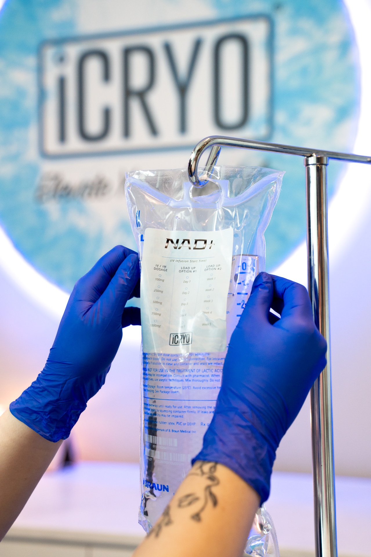 iCRYO Port St. Lucie licensed RN preparing medical-grade NAD+ therapy